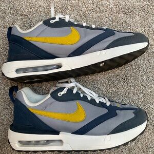 Nike men’s air max dawn shoes size 9.5 very lightly worn